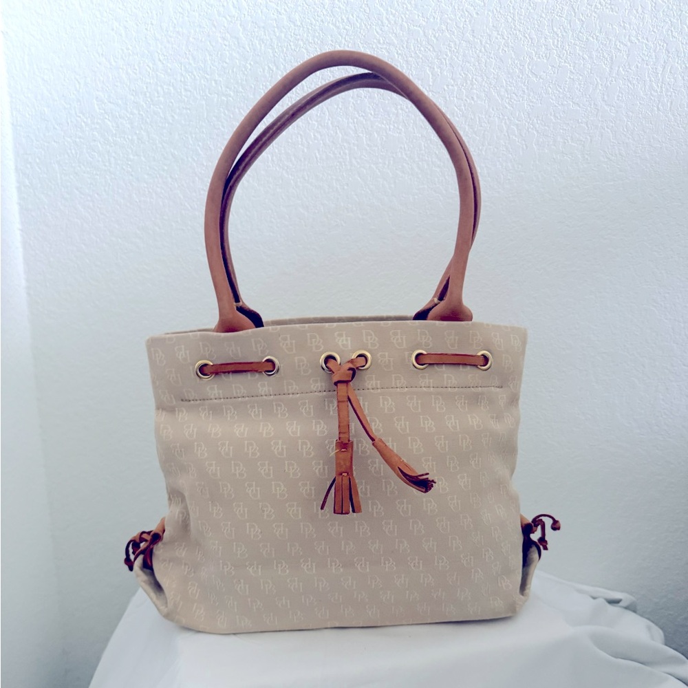 Vintage Dooney & Bourke hang bag